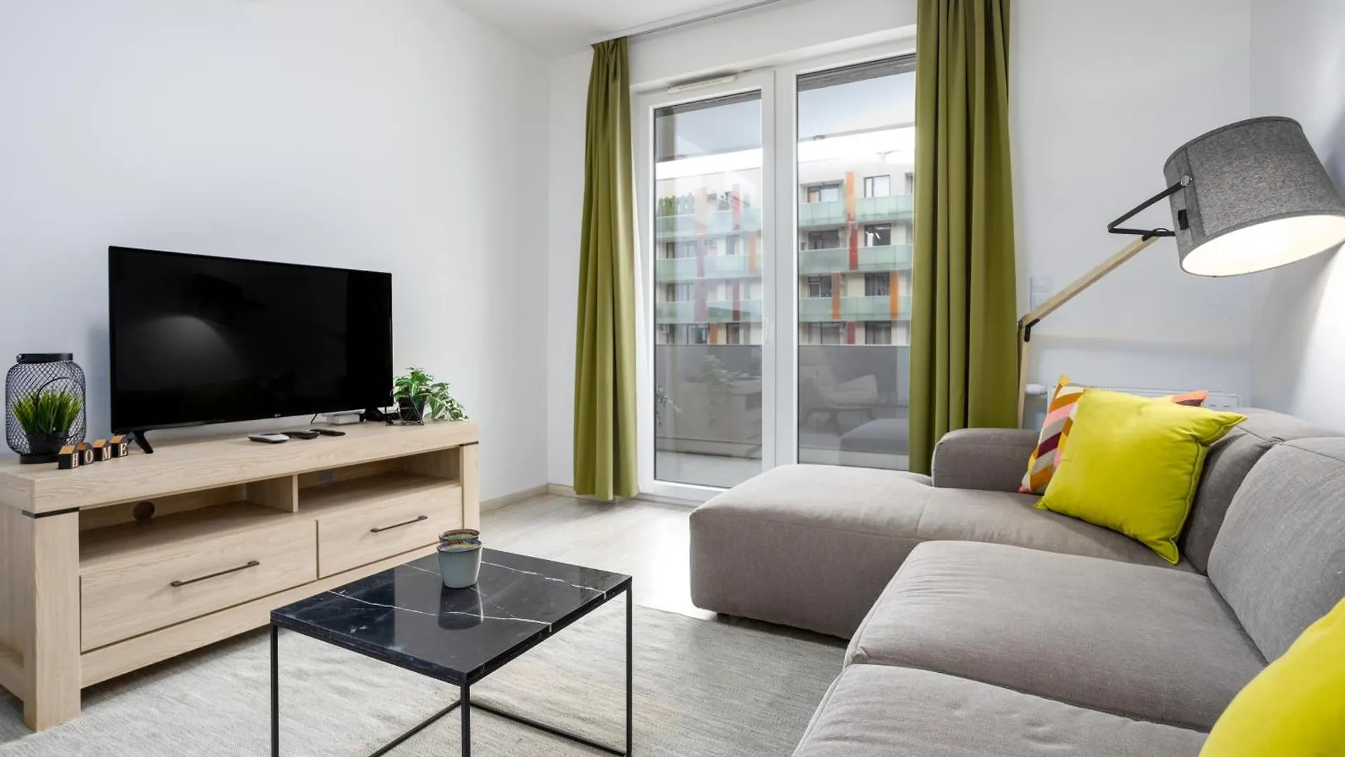 Atrium Residences With Balcony And Ac Budapesta